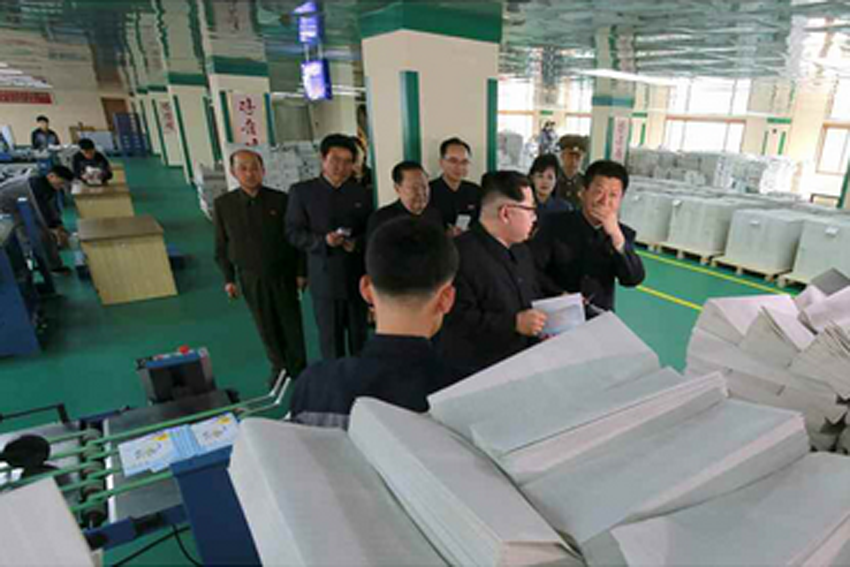 金正恩视察&ldquo;蒲公英作业本工厂&rdquo; 称赞产品设计用心